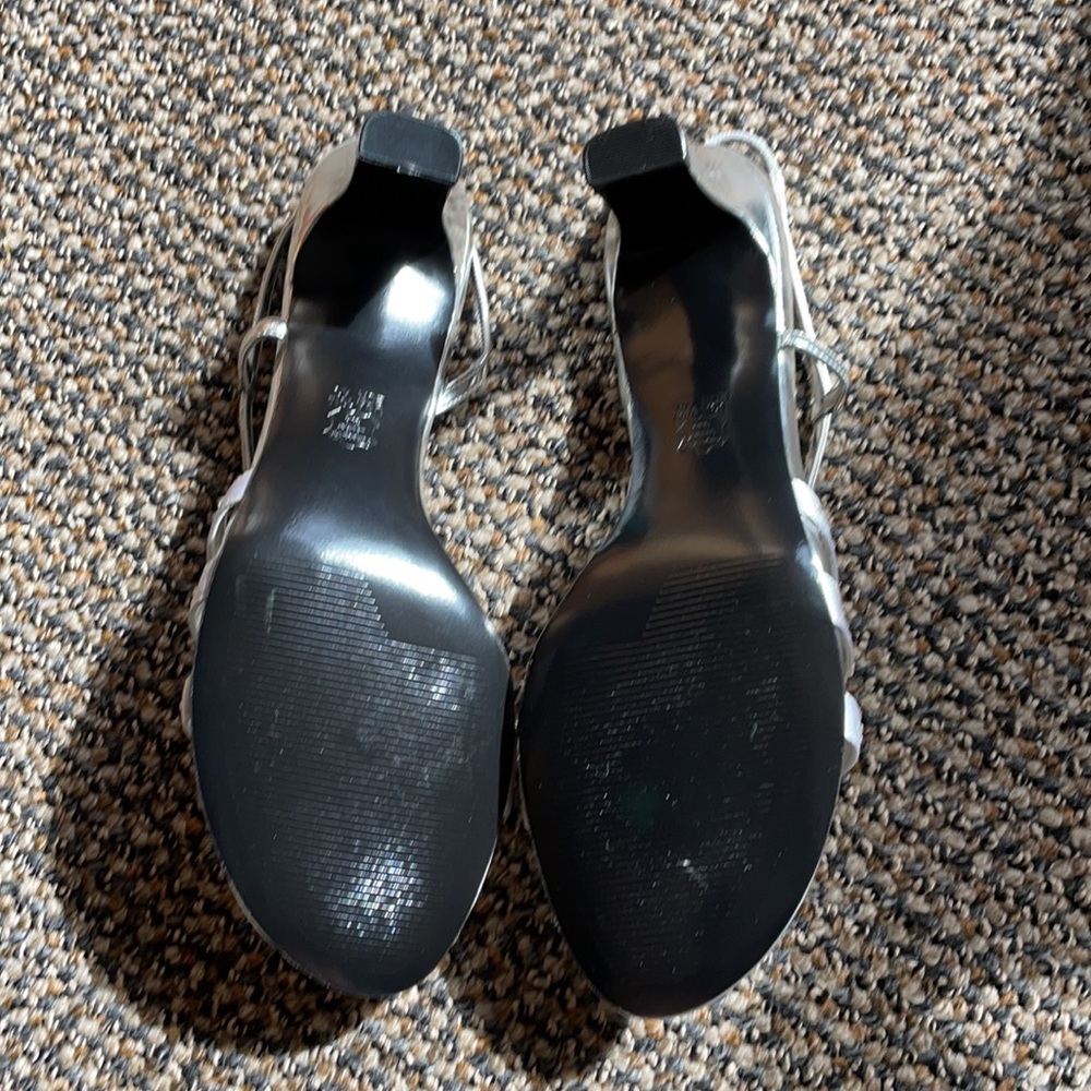 Heels - Picture 2 of 5